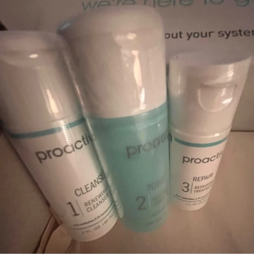 Proactiv White and Blue Skincare Trio - Picture 8 of 16